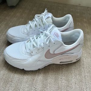 Nike Air Max Execee Size 8.5